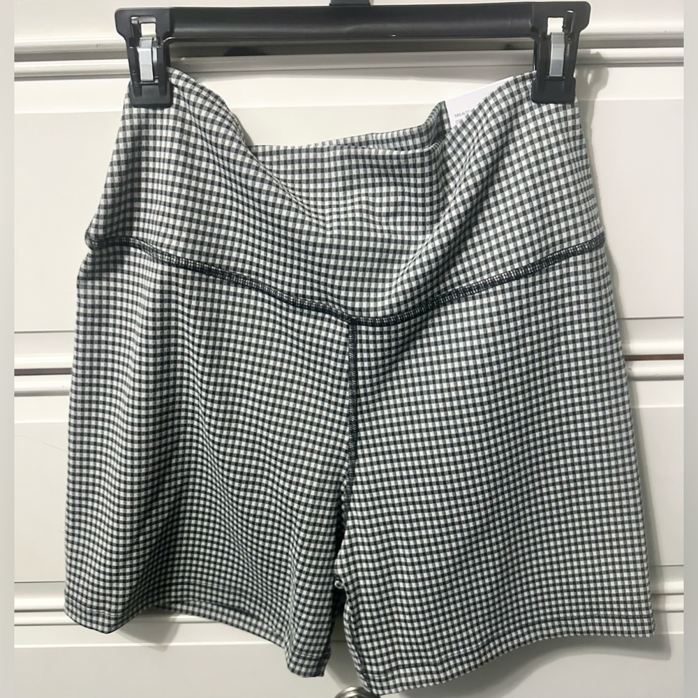 NIKE Yoga High Rise Biker Shorts